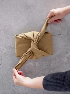 The Organic Company Gift Wrapping Set - Earth Set Color Mix -Yogamatters 1092 981 Gift Wrapping Set Earth Set Lifestyle 03