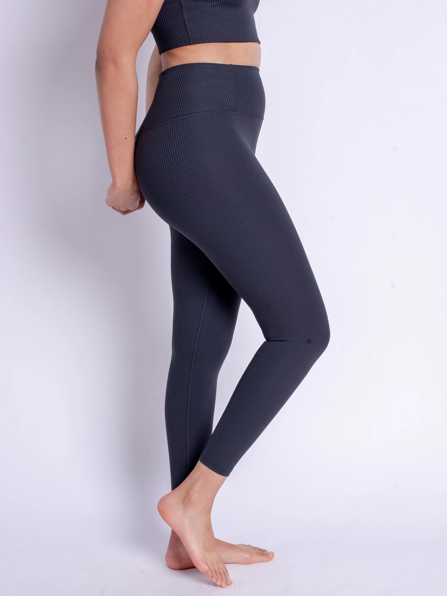 Girlfriend Collective Compressive Rib High-Rise 7/8 Leggings - Black 4 Girlfriend Collective Compressive Rib High-Rise 7/8 Leggings - Black - Image 2
