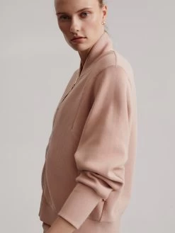 Varley Alia Zip Sweat - Mahogany Rose -Yogamatters Alia Zip Sweat VAR01217 MahoganyRose D2 052 1024x 027e5fcf 0520 4b57 9e40 e4e7b6a65f9f