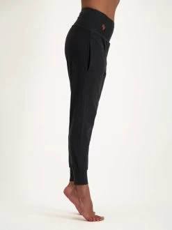 Urban Goddess Bhumi Pants - Urban Black 13 Urban Goddess Bhumi Pants - Urban Black -Yogamatters Bhumi pants urban black 12405501 front model Fullbody TIFF 10
