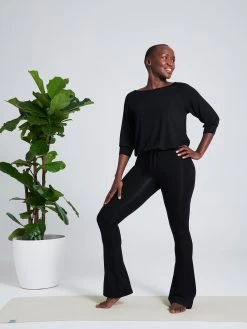 Asquith Flares - Black -Yogamatters EMBRACE TEE BLACK FLARES BLACK Peace 1 12111c26 7f96 4790 81ca dbb702588787