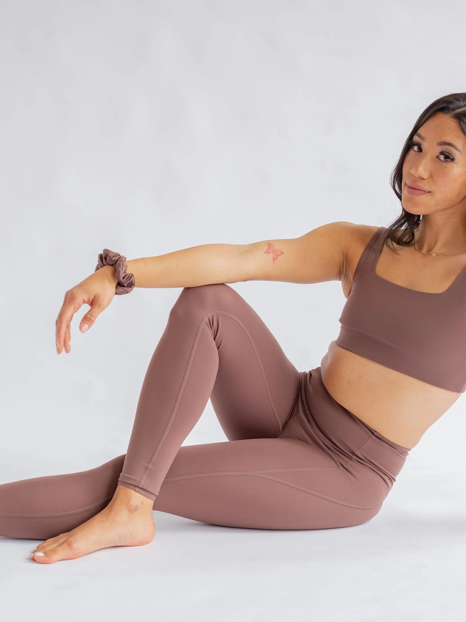 Girlfriend Collective Compressive High-Rise Leggings - Storm 4 Girlfriend Collective Compressive High-Rise Leggings - Storm - Image 2