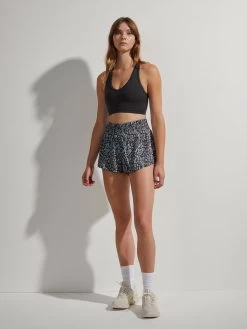 Varley Kallin Running Short - Dark Motion Petal -Yogamatters KALLINRUNNINGSHORT VAR00738 DARKMOTIONPETAL 4 1024x.progressive ddc1faae a627 4d6a b70d e5ee891fa796