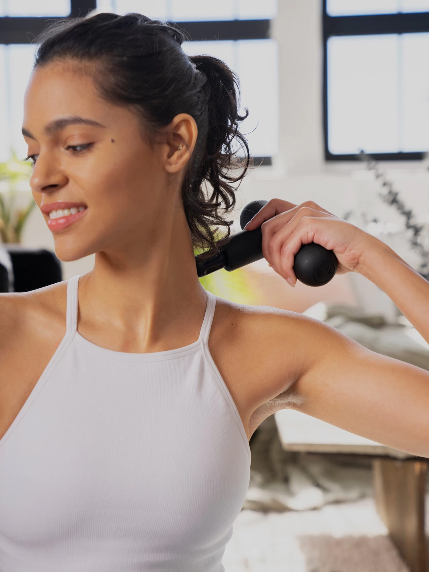 Lola Pocket Size Massage Gun - Brave Black 5 Lola Pocket Size Massage Gun - Brave Black - Image 3