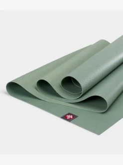 Manduka EKO Superlite Travel Mat -Yogamatters Manduka eKo Superlite 2 Travel Mat leaf green