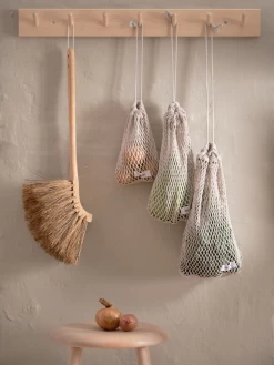 The Organic Company Net Bag Large - Stone -Yogamatters Netbag Stone Lifestyle 01 2e237528 c315 4a2e 9613 a412be799e0f