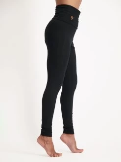 Urban Goddess OM Yoga Leggings - Urban Black -Yogamatters OM leggings urban black 11365501 side model Fullbody TIFF 4
