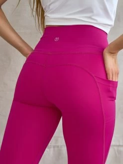 Yogamatters Eco Blend Second-Skin Leggings - White & Cranberry -Yogamatters RebeccaforYogamattersJanuary2023062011 6b2a93ed 4f42 42db a722 26160cdb365d