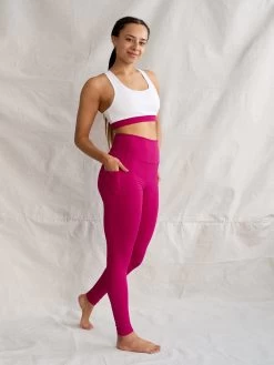 Yogamatters Eco Blend Second-Skin Leggings - White & Cranberry -Yogamatters RebeccaforYogamattersJanuary20234945