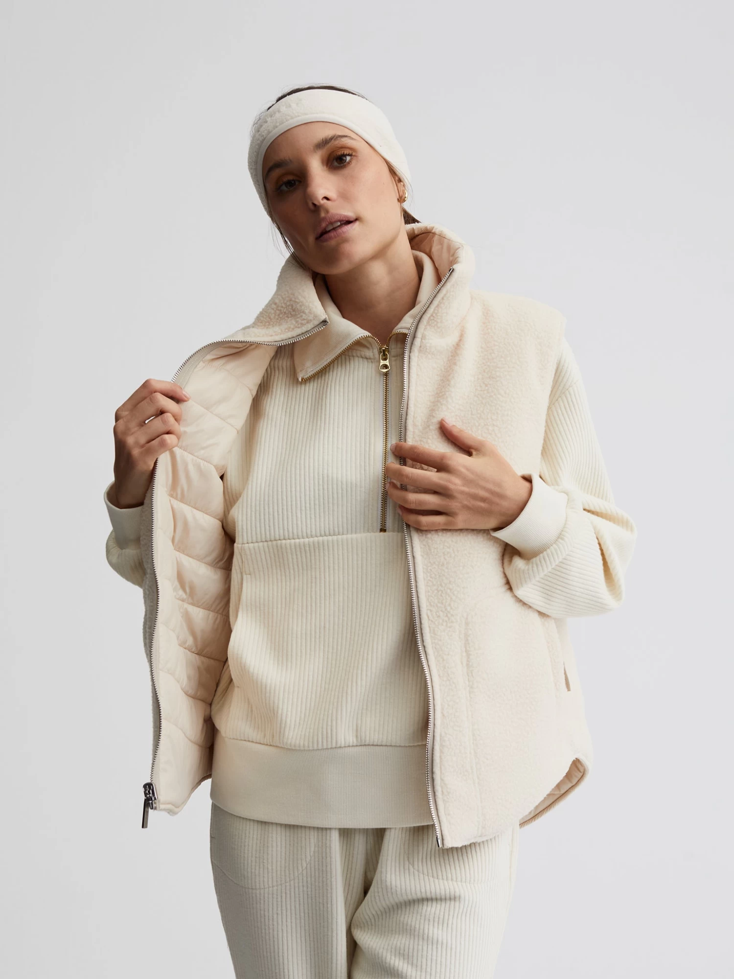 Varley Ellis Reversible Quilt Gilet - Sandshell Silver Lining - Image 3