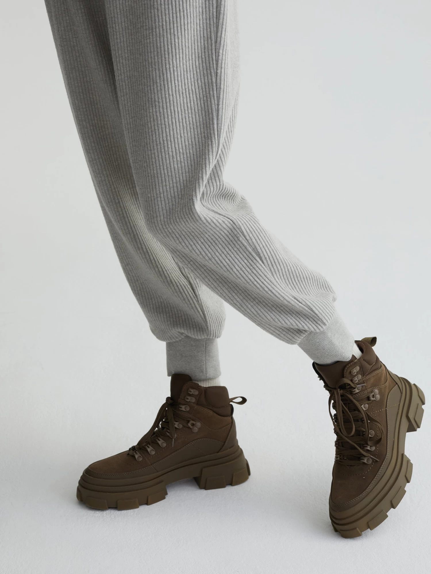 Varley Ascot Sweat Pant - Sage Heather Marl 7 Varley Ascot Sweat Pant - Sage Heather Marl - Image 5