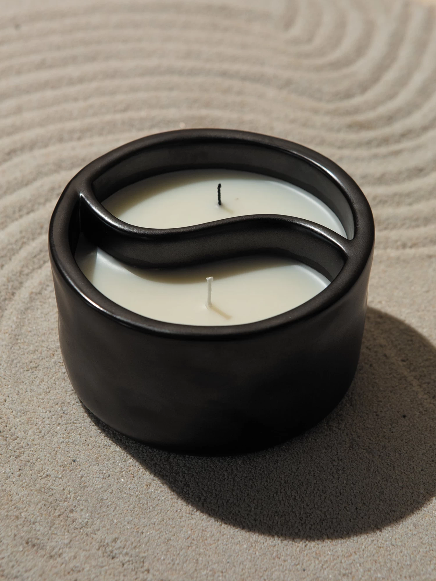 Paddywax Yin Yang Candle - Palo Santo + Cade 3 Paddywax Yin Yang Candle - Palo Santo + Cade