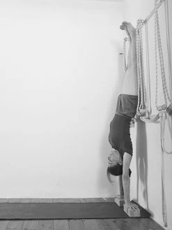 Props For Yoga Volume 3: Inverted Asanas -Yogamatters ae 28 e