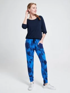 Asquith Embrace Tee - Navy 8 Asquith Embrace Tee - Navy -Yogamatters embrace tee navy long harem pants shadow sky irina 01