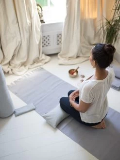 Yogamatters Organic Cotton Yoga Mat -Yogamatters greyice rug web 1be9e044 8a65 4924 8058 bb3384e91fa5