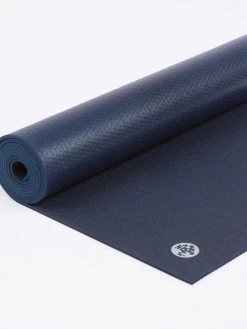 Manduka PROlite Yoga Mat - Long -Yogamatters manduka prolite mat long midnight mamandproli lg mi1
